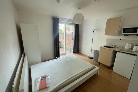 Flat to rent, Wheelwright Road, Birmingham, B24