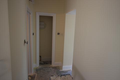 3 bedroom flat to rent, Oaks Road, Stanwell TW19