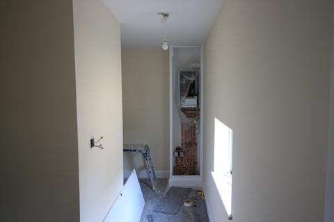 3 bedroom flat to rent, Oaks Road, Stanwell TW19