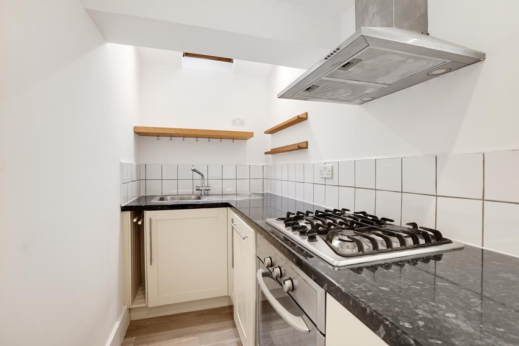 Apartment in London - View 5