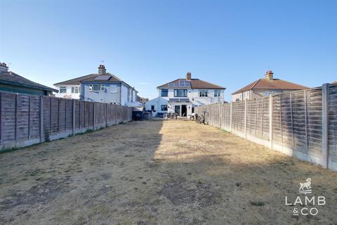 4 bedroom semi-detached house for sale, Douglas Road, Clacton-On-Sea CO15