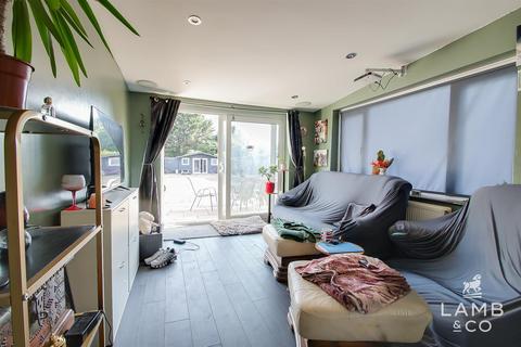 4 bedroom semi-detached house for sale, Douglas Road, Clacton-On-Sea CO15
