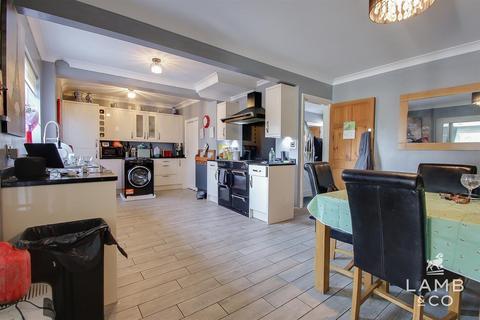 4 bedroom semi-detached house for sale, Douglas Road, Clacton-On-Sea CO15