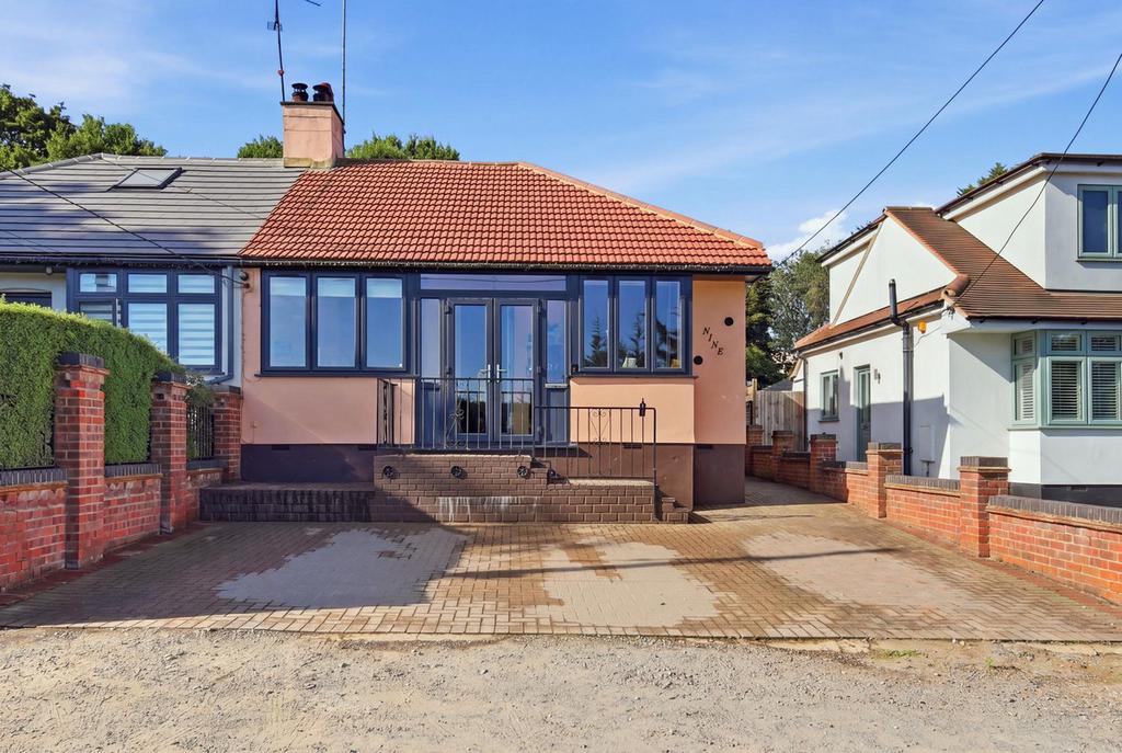 Detached house exterior, driveway