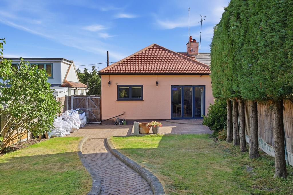 Detached house exterior, garden