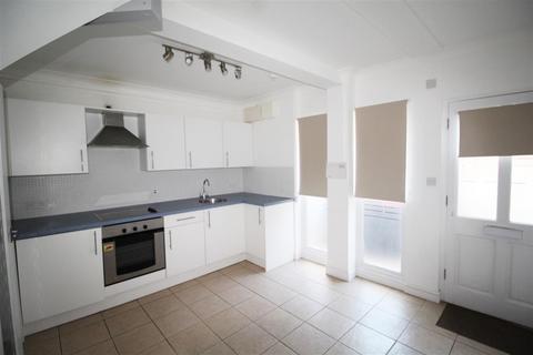 2 bedroom house to rent, Lower Orwell Street, Ipswich IP4