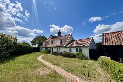 4 bedroom detached house to rent, Holbrook Road, Ipswich IP9