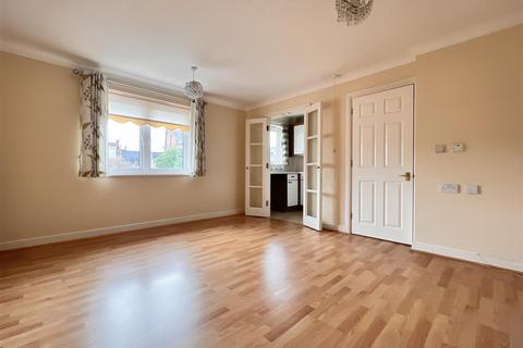 1 bedroom flat to rent, Cricklade Street, Swindon SN1