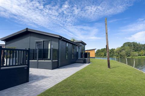 2 bedroom mobile home for sale, Willows Riverside Park, Windsor