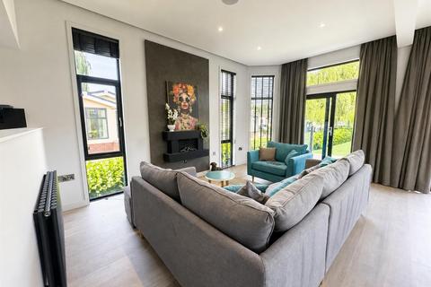 2 bedroom mobile home for sale, Willows Riverside Park, Windsor