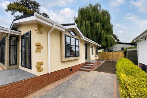 2 bedroom mobile home for sale, Willows Riverside Park, Windsor