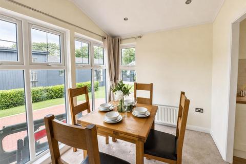 2 bedroom mobile home for sale, Willows Riverside Park, Windsor