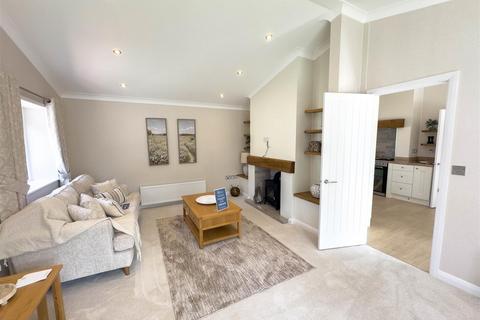 2 bedroom park home for sale, Main Road, Willows Riverside Park, Windsor
