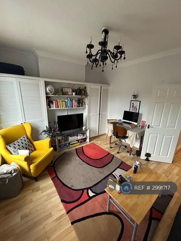 Apartment in Manchester, Chorlton-cum-Hardy - View 2