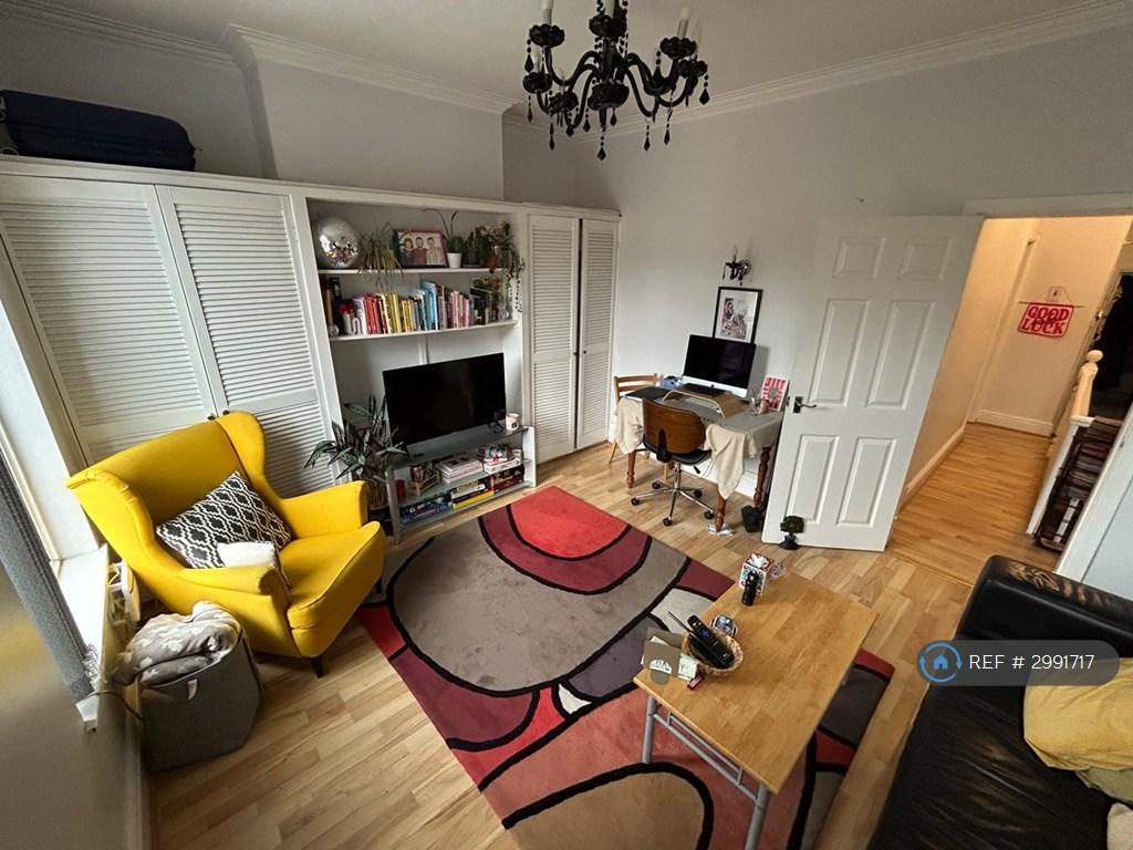 Apartment in Manchester, Chorlton-cum-Hardy - View 3