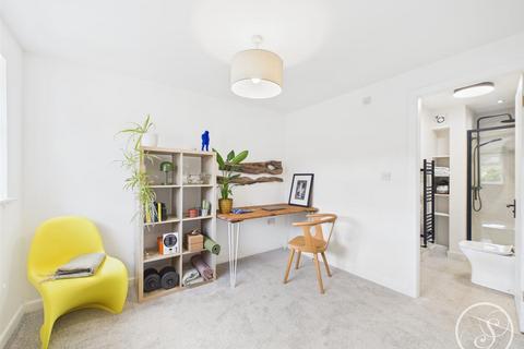 4 bedroom semi-detached house for sale, Gledhow Park Avenue, Leeds