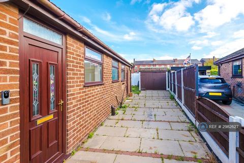 3 bedroom bungalow to rent, Chimes Road, Wigan, WN4