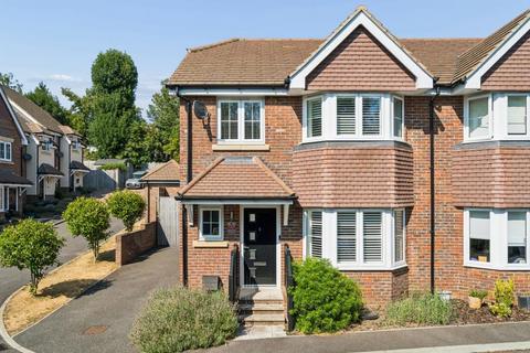 4 bedroom semi-detached house to rent, Randall Way, Chesham HP5
