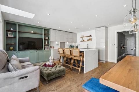 4 bedroom semi-detached house to rent, Randall Way, Chesham HP5