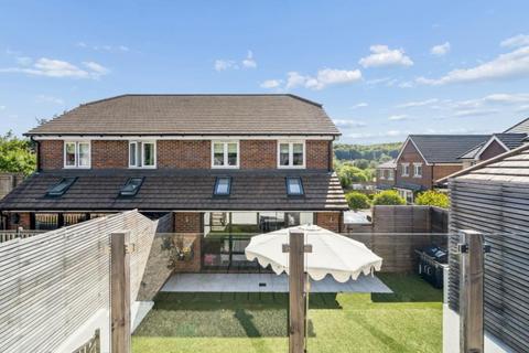 4 bedroom semi-detached house to rent, Randall Way, Chesham HP5