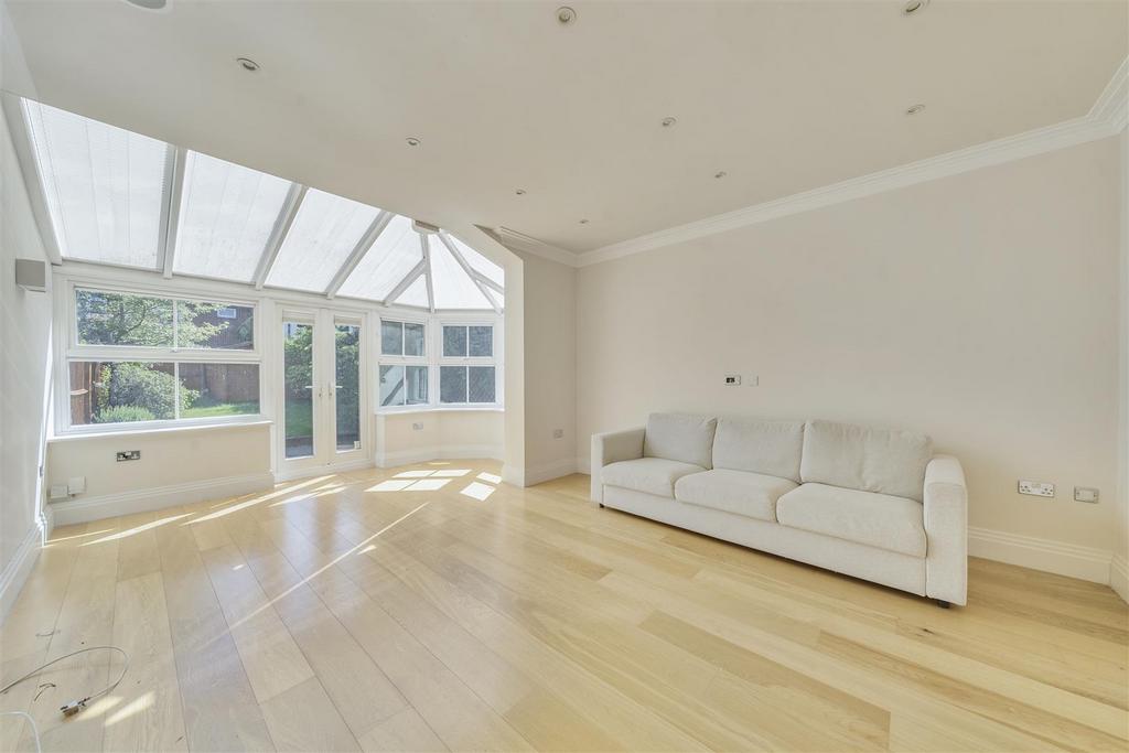 House in Kingston Upon Thames - View 3