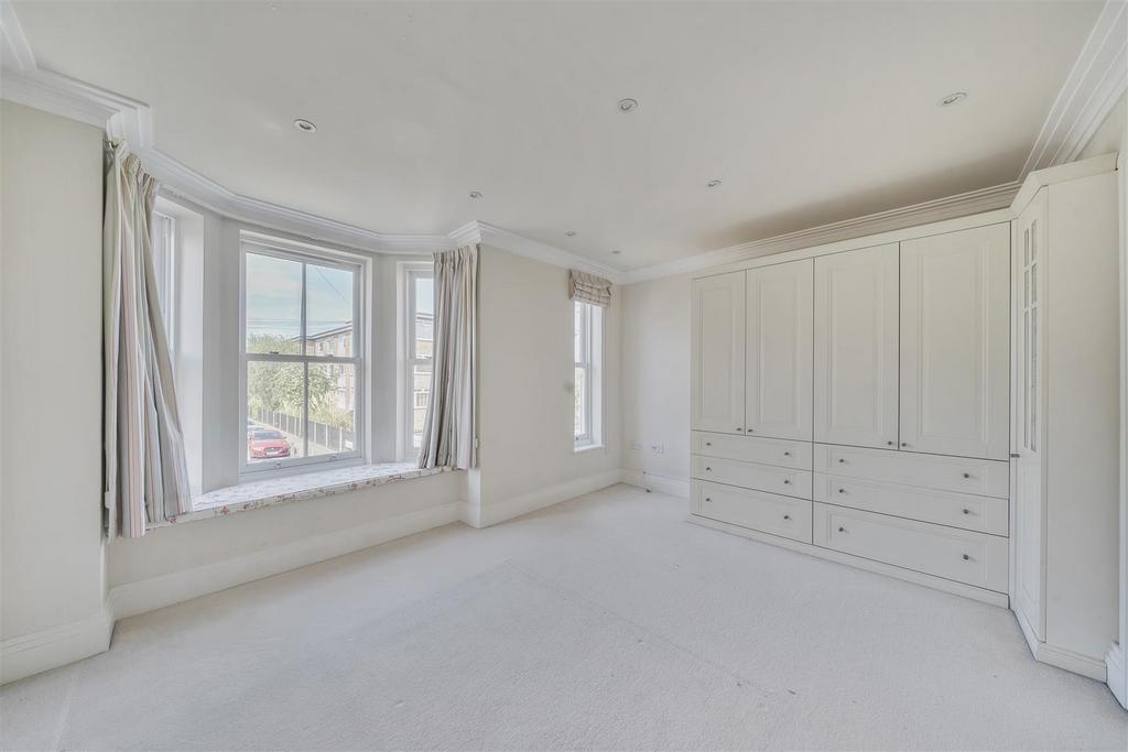 House in Kingston Upon Thames - View 4