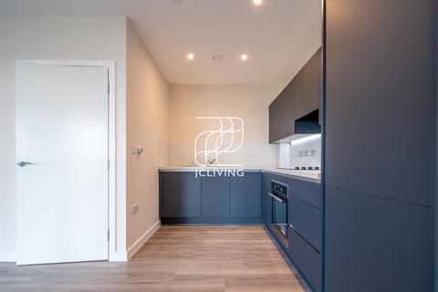 2 bedroom flat to rent, Alder Point, 2 Green Ferry Way