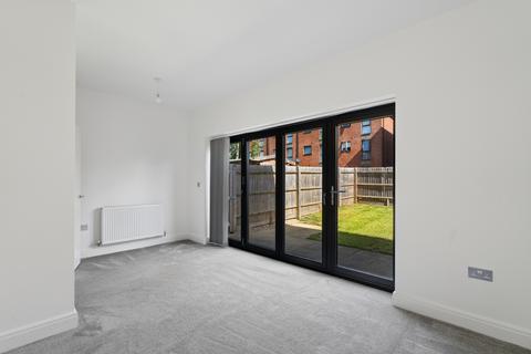 3 bedroom terraced house for sale, East Castle Street at Heyford Park, East Castle Street OX25
