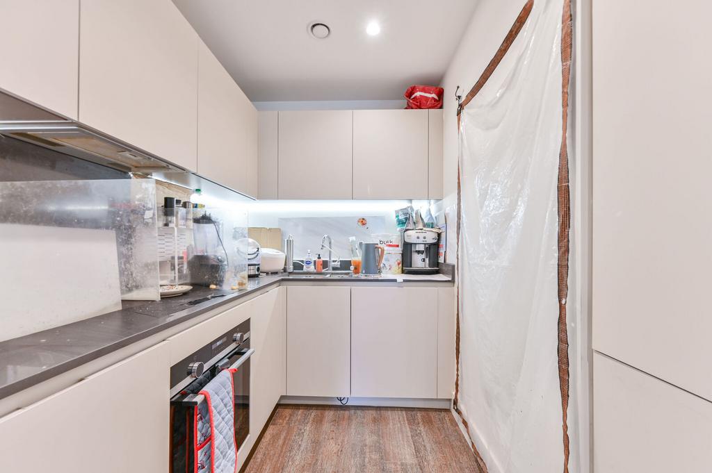 Apartment in WEMBLEY - View 2