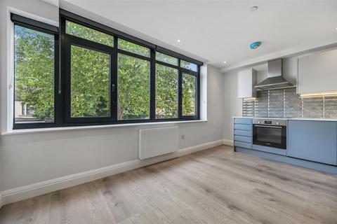 House to rent, Flat 24 Francis House, 760-762 Barking Road, London