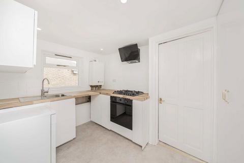 2 bedroom flat for sale, Victoria Road, London N4