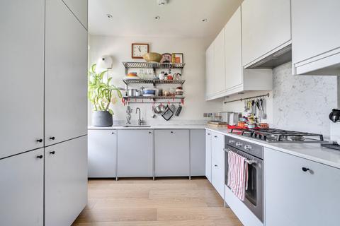 2 bedroom apartment for sale, Station Road, London