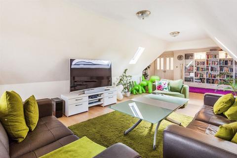 2 bedroom flat for sale, Ockham Lane, Cobham KT11