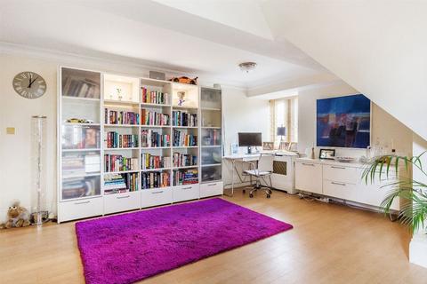 2 bedroom flat for sale, Ockham Lane, Cobham KT11
