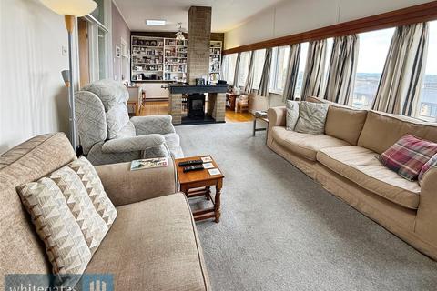 4 bedroom semi-detached house for sale, Limes Avenue, Staincross, S75