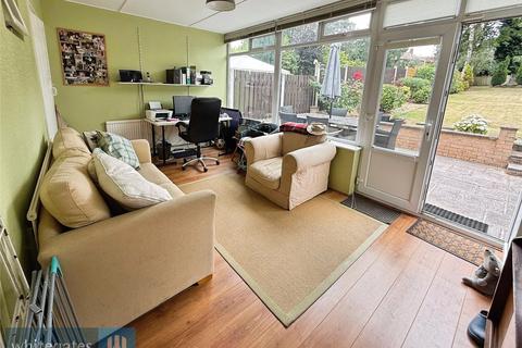 4 bedroom semi-detached house for sale, Limes Avenue, Staincross, S75