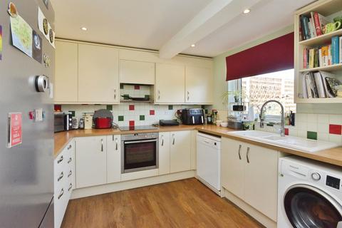 4 bedroom semi-detached house for sale, Glebe Road, Deanshanger, MILTON KEYNES