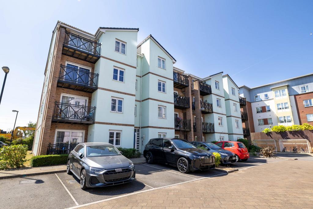 Apartment in Cardiff, Llanishen - View 2