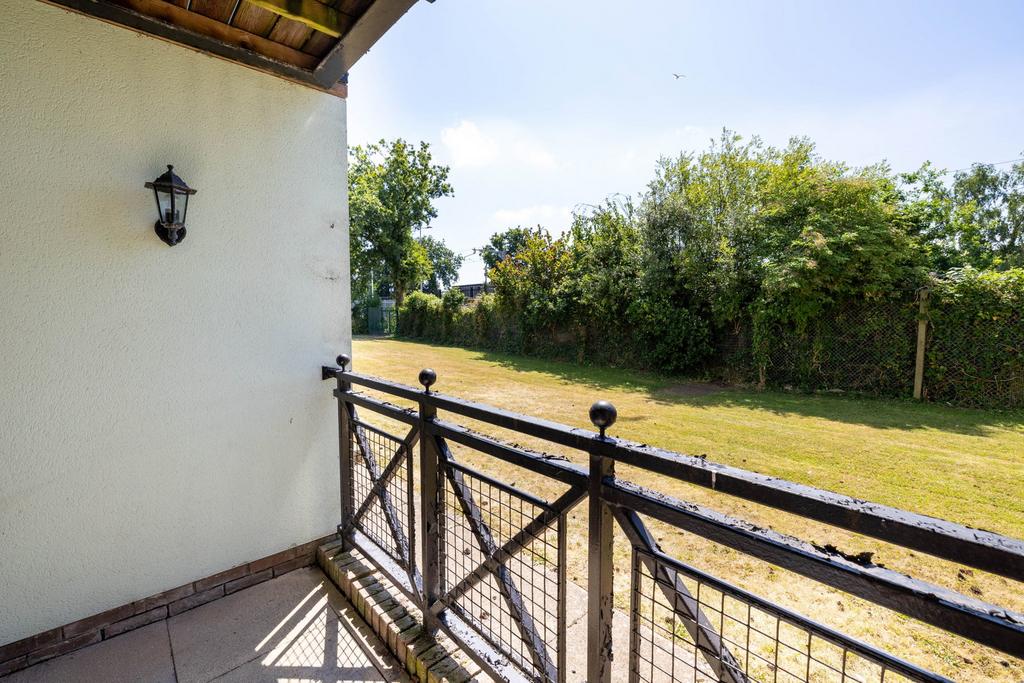Apartment in Cardiff, Llanishen - View 6