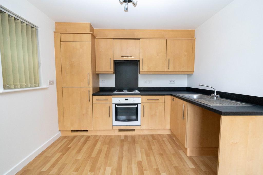Apartment in Cardiff, Llanishen - More