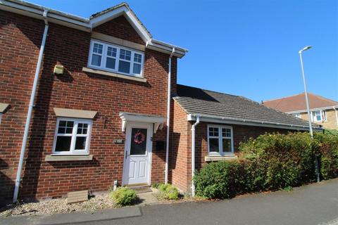 2 bedroom semi-detached house to rent, Sphinx Place, Dunstable
