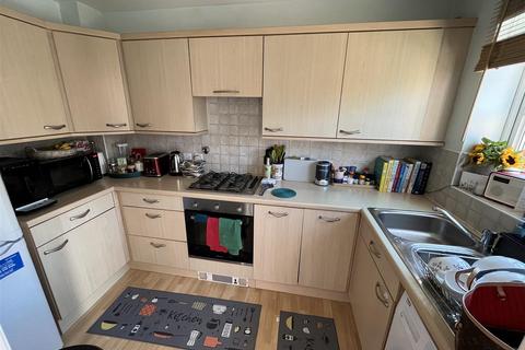 2 bedroom semi-detached house to rent, Sphinx Place, Dunstable