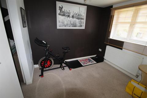2 bedroom semi-detached house to rent, Sphinx Place, Dunstable