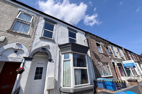 4 bedroom terraced house to rent, May Street, HULL