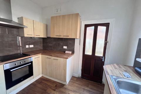 4 bedroom terraced house to rent, May Street, HULL