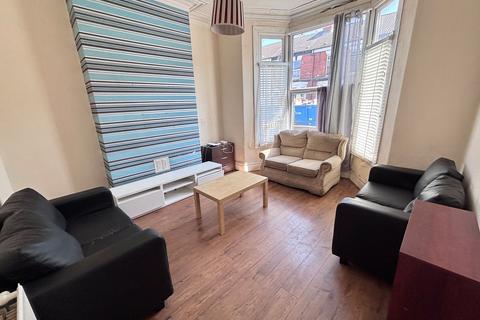 4 bedroom terraced house to rent, May Street, HULL