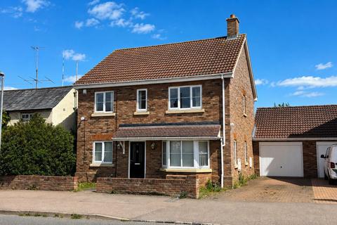 4 bedroom detached house to rent, Hitchin Road, Stotfold, Hitchin, SG5
