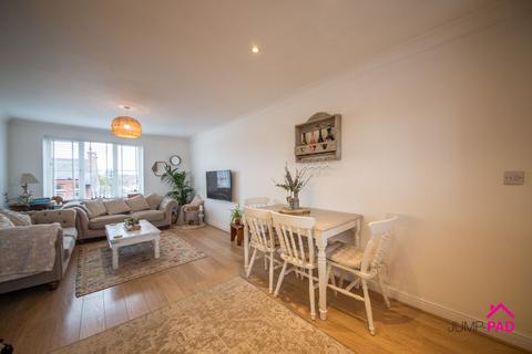 2 bedroom flat to rent, Cairn Brae, Newton-Le-Willows, WA12