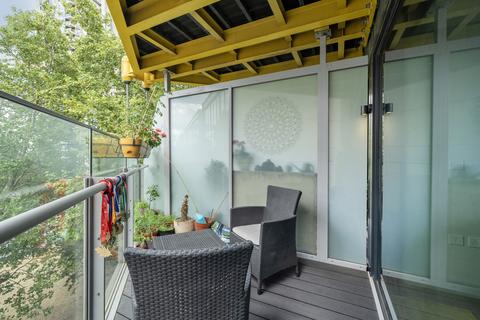 1 bedroom apartment for sale, Churchyard Row, London