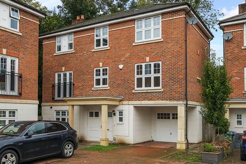 5 bedroom detached house for sale, Colnhurst Road, Watford, WD17